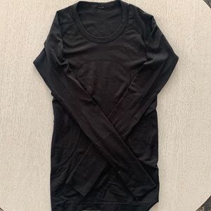 Lululemon Long Sleeve Workout Too